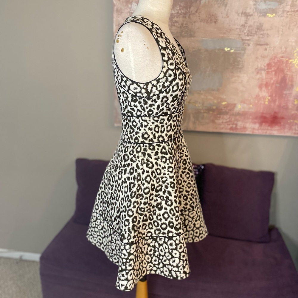 Banana Republic White Leopard Print Dress Black & White exposed Zipper Size 2 - Picture 6 of 12